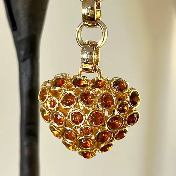 🔥2 X HP🔥VTG gold color Jewelry Heart Key Fob, Amber Style Rhinestones, NWOT - Picture 4 of 9